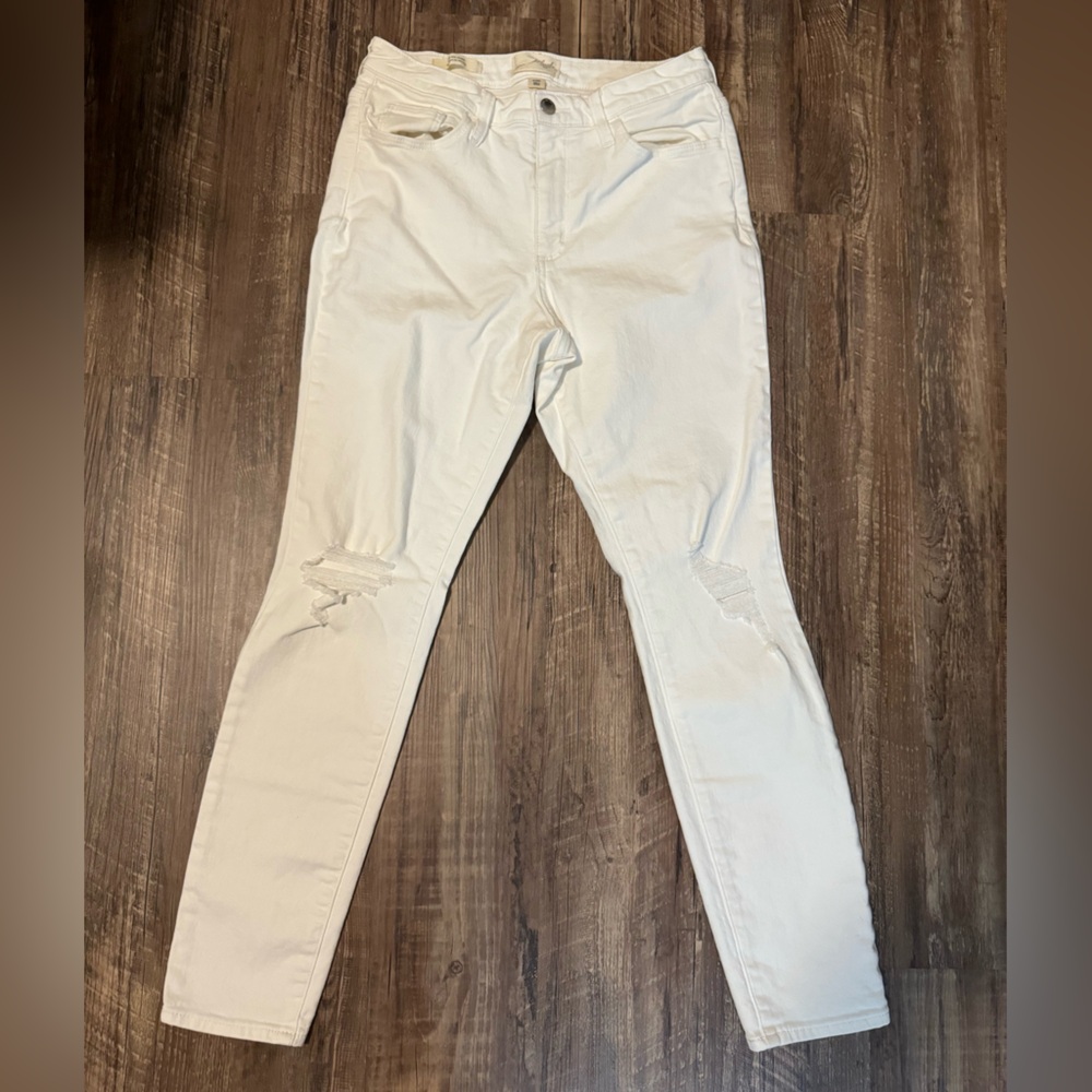 Universal Thread White Distressed Skinny Jeans